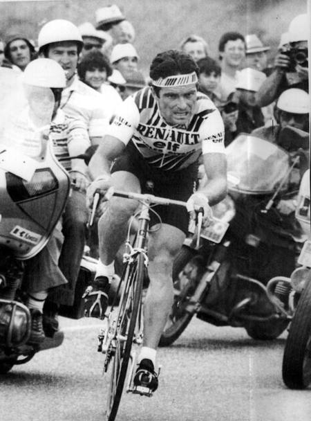 Tour de France 1982, 11a tappa a cronometro, vittoria di Bernard Hinault. A Parigi salir per la seconda volta consecutiva sul gradino pi alto del podio. L’accoppiata Giro e Tour  cosa fatta. (Afp) 